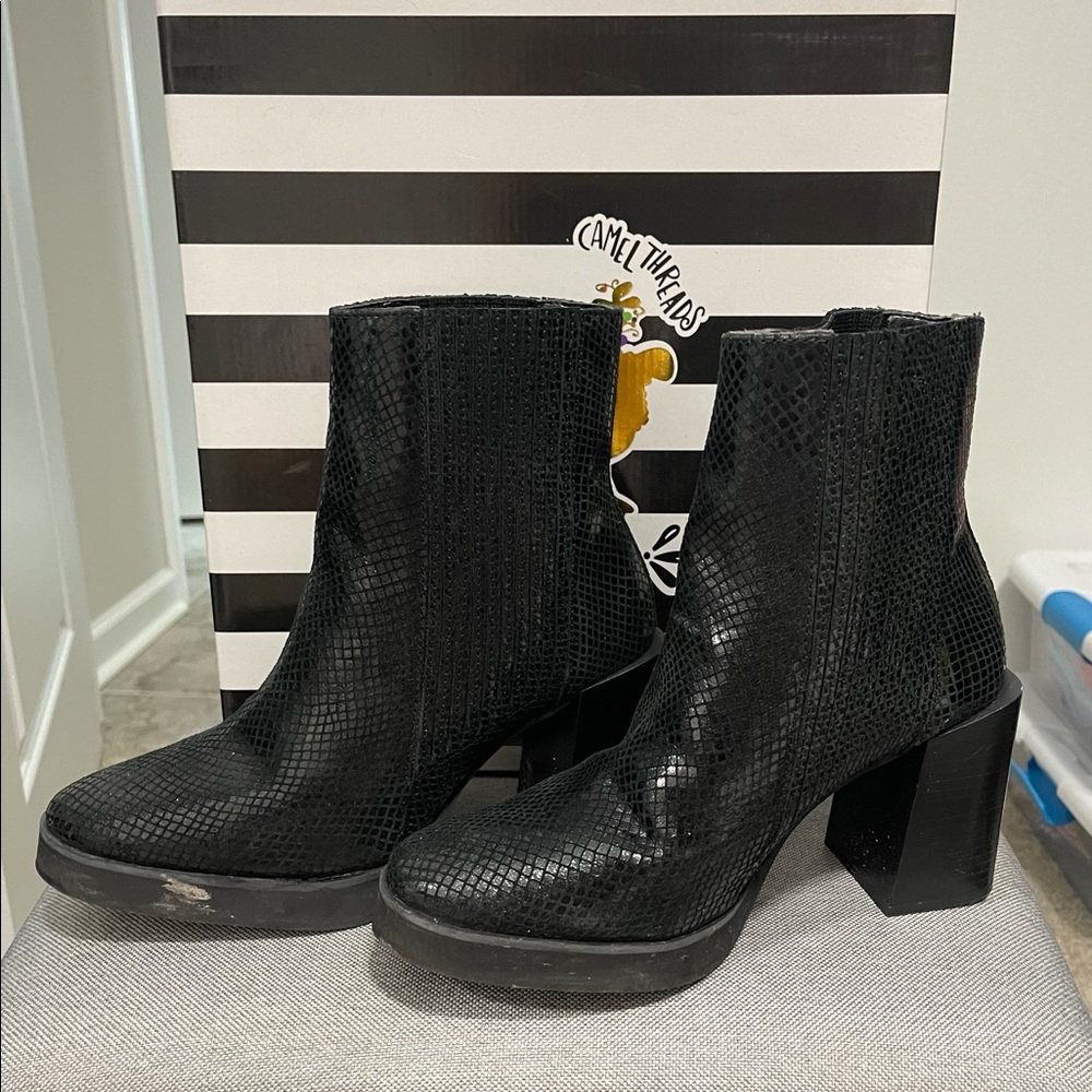 Snake Booties size 7